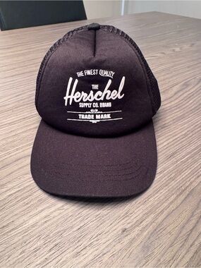 🌟3/$20 - Herschel Supply Company Black Trucker Cap